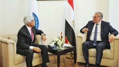 وزير البترول يلتقي رئيس العالمية لصناعة المواسير لمتابعة أنشطتها
