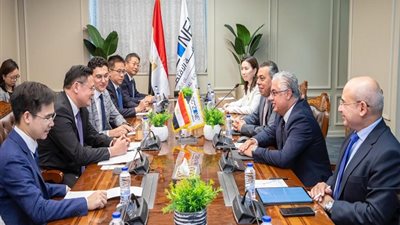 رئيس اقتصادية قناة السويس يستقبل وفد مجلس ترويج التجارة الدولية