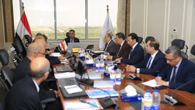 وزير التموين يجتمع مع رئيس مجلس 