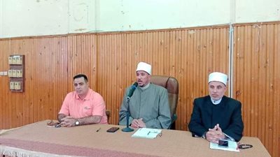 رئيس منطقة كفر الشيخ الأزهرية يهنئ أوائل طلاب الثانوية الأزهرية