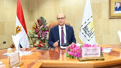 موافقة مجلس الجامعة على اللائحتين النهائيتين بكليتي الآداب وطب