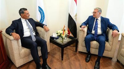وزير البترول يبحث مع رئيس 