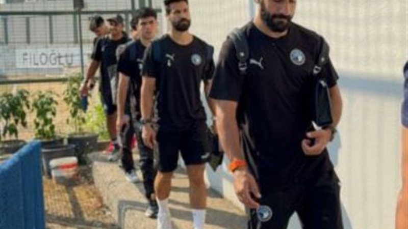 بيراميدز يصل لـ استاد