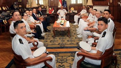 القوات البحرية تستقبل وفداً من الكلية البحرية التركية