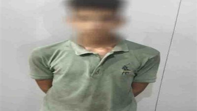 ضبط شخص لقيامه بأفعال خادشة للحياء حال توقفه بشرفة شقته بالقاهرة