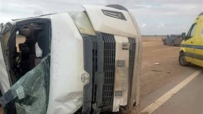 انقلاب ميكروباص بطريق تونا الجبل وتصادم آخر أمام كنيسة دميانة