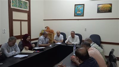 وكيل وزارة التربيةوالتعليم بأسيوط يعقد اجتماعا مع مديرى الإدارات