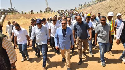 محافظ أسيوط و وزير الري يتفقدان قناطر ديروط الجديدة..صور