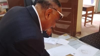 الفخراني يدلي بصوته في انتخابات مجلس الشيوخ 2025 بالقليوبية
