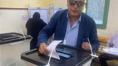 تامر عبدالمنعم يدلي بصوته في إنتخابات مجلس الشيوخ 2025
