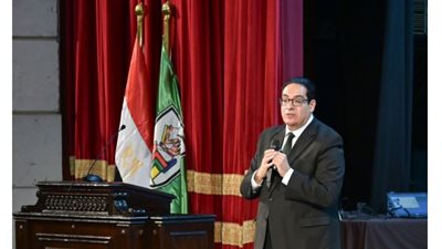 رئيس جامعة القاهرة يلقى محاضرة الافتتاح بمعسكر قادة المستقبل