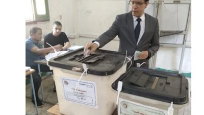 رئيس جامعة بنها يدلي بصوته في انتخابات مجلس الشيوخ 2025