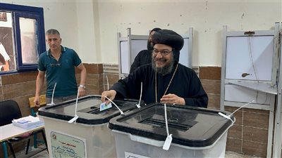 الأنبا بافلي يدلي بصوته في انتخابات الشيوخ 2025