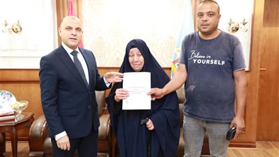 محافظ كفرالشيخ يُسلّم20عقد تقنين أراضي أملاك دولة للمستفيدين