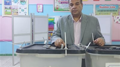 الكاتب الصحفي عبدالرازق توفيق يدلي بصوته في انتخابات مجلس الشيوخ بالهرم
