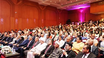 محافظ أسوان يشهد حفل تكريم الدفعة العاشرة من طلاب الثانوية العامة