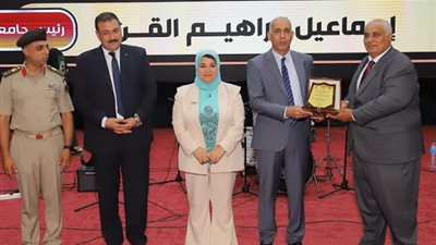 رئيس جامعة كفر الشيخ يشهد حفل تخريج طلاب كلية الهندسة
