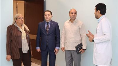 سفير كوبا بالقاهرة يشيد بمستشفى شفاء الأورمان بالأقصر