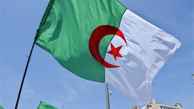 أزمة دبلوماسية جديدة بين الجزائر وفرنسا بسبب المطارات