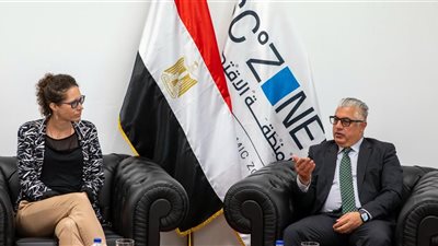 رئيس اقتصادية قناة السويس يلتقي سفيرة المجر بالقاهرة