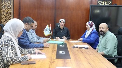 رئيس جامعة الأقصر تبحث إجراءات تأسيس شركة الجامعة