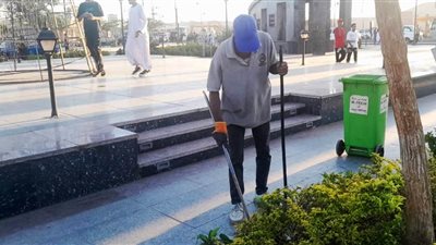 محافظ أسوان يوجه بحظر عمل عمال النظافة والحدائق والمرافق العامة