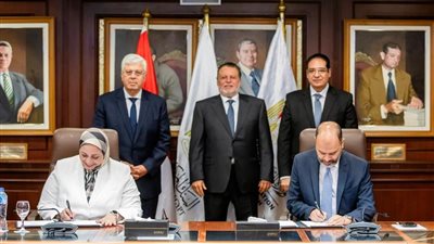 توقيع اتفاقيتي شراكة بين المعهد المصرفي وجامعتي القاهرة وسوهاج