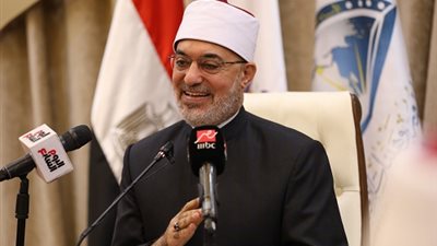 المفتي يوجه الشكر للعاملين بدار الإفتاء لجهودهم في إنجاح المؤتمر