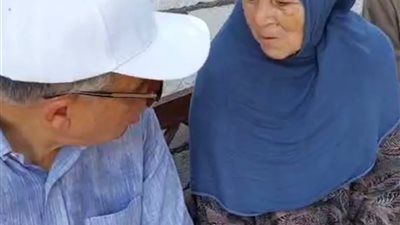 محافظ المنيا يستجيب لمناشدة أم مسنة ويأمر بتوفير عمل لابنها