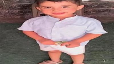 خدوه من حضن أمه.. ننفرد بنشر صورة 
