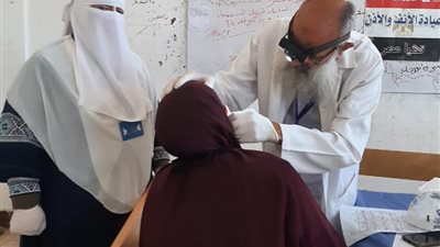 توقيع الكشف الطبي على 1372 مواطن بالقوافل الطبية حياة كريمة