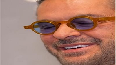 راغب يمازح مذيعة ويثر الجدل من جديد