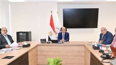 وزير الري يناقش تسهيل إجراءات التراخيص بهيئة حماية الشواطئ