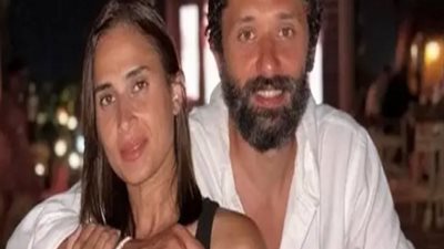 كريم محمود عبد العزيز يفاجئ زوجته آن رفاعي على الهواء ويدعمها