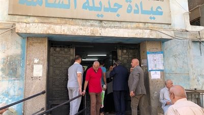 محافظ الدقهلية يتابع انتظام العمل داخل عيادة التأمين الصحي بجديلة