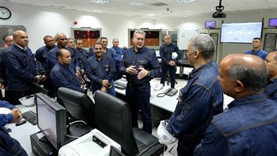 وزير البترول يتفقد مجمعات إنتاج البتروكيماويات بالإسكندرية