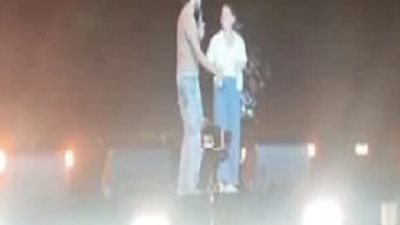 الجمهور يصفق لـ مايان السيد بعد صعودها على المسرح مع ويجز