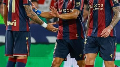 روميرو يسجل هدف ليفانتي الأول أمام برشلونة