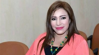 المذيعة دينا صلاح الدين: أحلم ببرنامج صباحي يجمع كل العرب