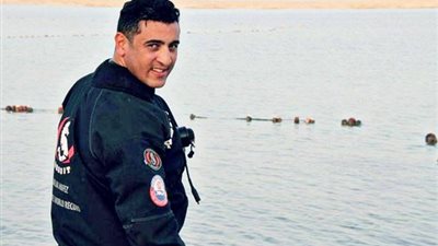 ولاء حافظ.. القبطان الذى هزم الشلل وغاص في موسوعة جينيس ثلاث مرات