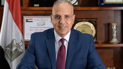 وزير الري يتابع الموقف التنفيذي لـ 