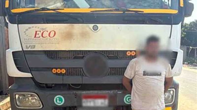 القبض على سائق نقل بمقطورة لسيره عكس الإتجاه بالغربية