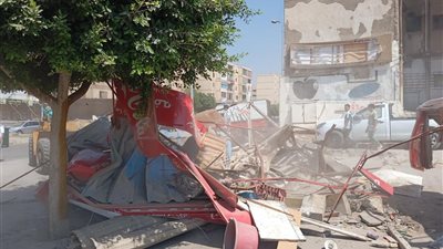 إزالة أكشاك غير مرخصة بالحزام الأخضر بالقاهرة الجديدة .. صور