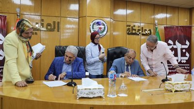 محافظ المنيا يعقد اجتماعًا مع أعضاء مجلسي النواب والشيوخ
