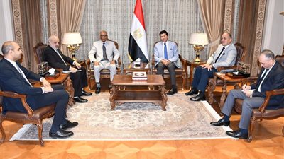 وزير الرياضة يبحث مستجدات تنظيم مصر للبطولة الأفريقية للهوكي