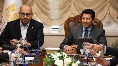 وزير الرياضة يبرز دور ياسر إدريس فى القانون الجديد ويشيد باللجنة الأولمبية المصرية