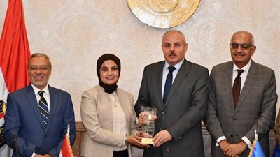 جامعة القناة تفوز بجائزة مصر للتميز الحكومي وتكرم فرق العمل