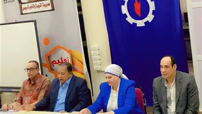 وكيل وزارة التربية والتعليم بالسويس تعقد الاجتماع الشهري