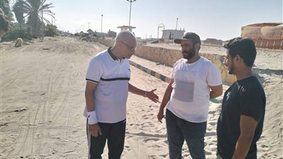 محافظ شمال سيناء يتفقد شاطئ العريش استعداداً لبدء أعمال التطوير