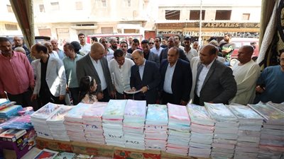 بتخفيضات 50 %..محافظ كفرالشيخ يفتتح معرض «أهلًا مدارس» في شابة